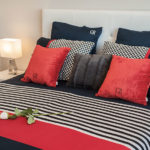Literie chambre rouge